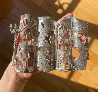 A cover of "objects of affection" cluster. The owner is katguerra. The cluster consists of 6 elements.