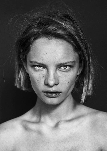 A cover of "Portraits" cluster. The owner is sodiumstudio. The cluster consists of 28 elements.