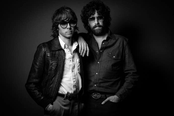 A cover of "😎" cluster. The owner is catbeats. The cluster consists of 5 elements.