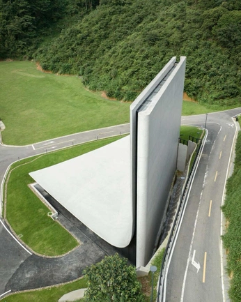 A cover of "F O R M" cluster. The owner is a.hlgren. The cluster consists of 8 elements.