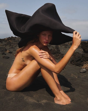 A cover of "PHOTOGRAPHY" cluster. The owner is sheehanfernandes. The cluster consists of 34 elements.