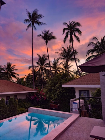 A cover of "Koh Samui" cluster. The owner is foivix. The cluster consists of 1 element.