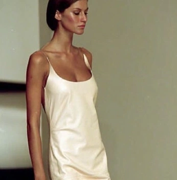 A cover of "La mode atelier" cluster. The owner is nandana. The cluster description is "Garment making is a stepping stone to success". The cluster consists of 2 elements.