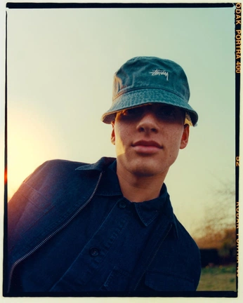 A cover of "photo direction" cluster. The owner is bridine. The cluster consists of 25 elements.