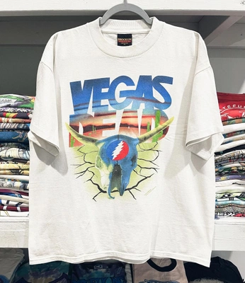 A cover of "vintage shirts" cluster. The owner is electricblue. The cluster consists of 2 elements.