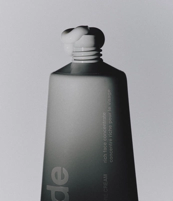 A cover of "Free Cosmetic Mockup" cluster. The owner is freecosmetic. The cluster consists of 1 element.