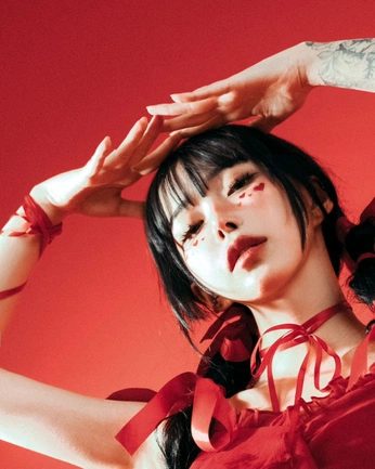 A cover of "Halloween photoshoot" cluster. The owner is chillinn.102. The cluster consists of 101 elements.