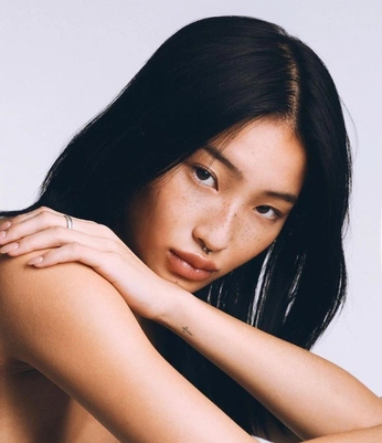 A cover of "beauty" cluster. The owner is nedersuccess. The cluster consists of 23 elements.