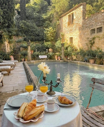 A cover of "🧖🏾‍♀️" cluster. The owner is sarah2807. The cluster consists of 54 elements.