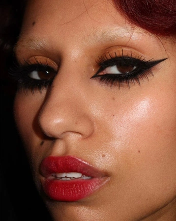 A cover of "Raye" cluster. The owner is julagoz. The cluster consists of 6 elements.