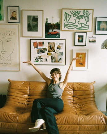 A cover of "Women Poses — In-Home" cluster. The owner is eddierhea. The cluster consists of 36 elements.