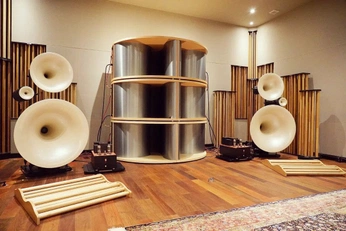 A cover of "MusicOn_CoceptView" cluster. The owner is lupiteria. The cluster consists of 15 elements.