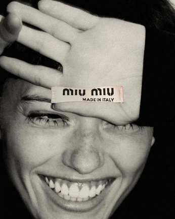 A cover of "vibe" cluster. The owner is luciabd. The cluster consists of 15 elements.