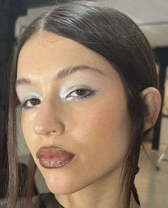 A cover of "makeup" cluster. The owner is supersuave50. The cluster consists of 24 elements.