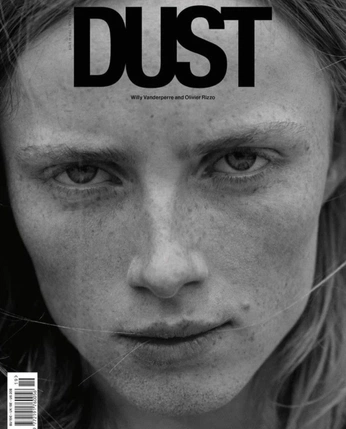 A cover of "Magasin" cluster. The owner is signefugl. The cluster consists of 18 elements.