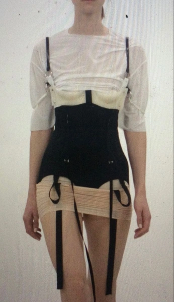 A cover of "Fashion img" cluster. The owner is forgetful00. The cluster consists of 3 elements.