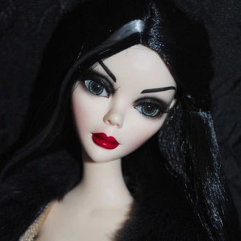 A cover of "rosemary" cluster. The owner is enochdrebber. The cluster consists of 127 elements.