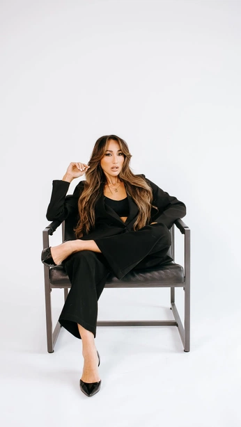 A cover of "Prism Aesthetics" cluster. The owner is crawfordstudios. The cluster consists of 3 elements.