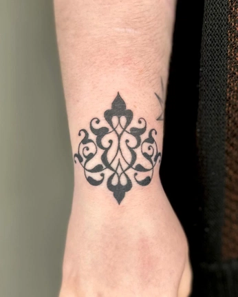 A cover of "Tats" cluster. The owner is maitreyee13. The cluster consists of 10 elements.