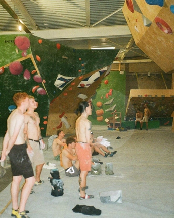 A cover of "climbing" cluster. The owner is isleofecho. The cluster consists of 1 element.