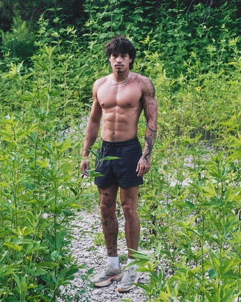 A cover of "vision board" cluster. The owner is kapfaxe. The cluster consists of 34 elements.