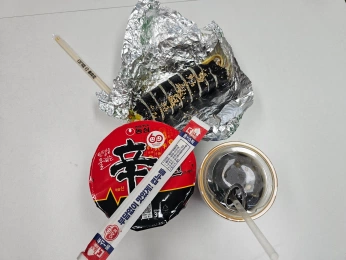 A cover of "빵 터진 SNS" cluster. The owner is do.aiworks. The cluster consists of 13 elements. 2 create it.