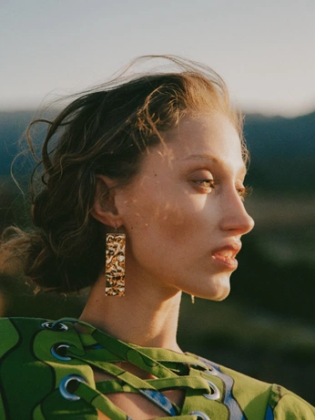 A cover of "People" cluster. The owner is jennly. The cluster consists of 4 elements.