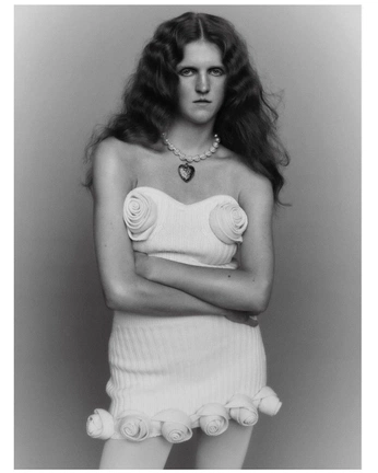 A cover of "poses" cluster. The owner is luca.leo. The cluster consists of 16 elements.