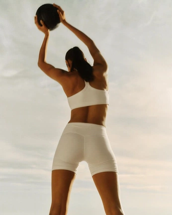 A cover of "Activewear SS25" cluster. The owner is saratl. The cluster consists of 82 elements.