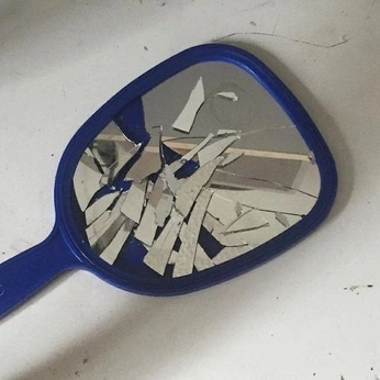 A cover of "G02-MB Más allá" cluster. The owner is garder.design. The cluster consists of 9 elements.