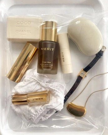 A cover of "bayu eternelle" cluster. The owner is ailani.weltz. The cluster consists of 24 elements.