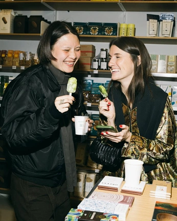 A cover of "NIPPON MATCHA PHOTOSHOOT" cluster. The owner is wearebando. The cluster consists of 31 elements.
