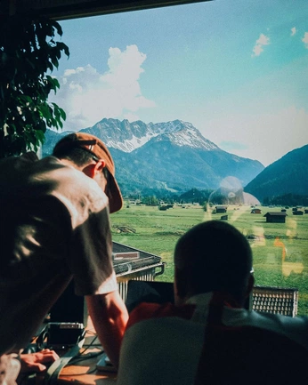 A cover of "presspics" cluster. The owner is capsboutique. The cluster consists of 19 elements.