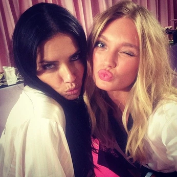 A cover of "profile picture" cluster. The owner is taarrraaaa. The cluster consists of 3 elements.