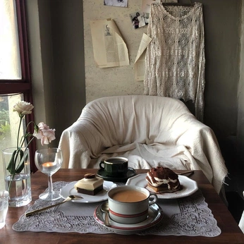 A cover of "Backdrop" cluster. The owner is ediepeffley. The cluster consists of 12 elements.