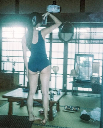 A cover of "실내" cluster. The owner is o0pqr. The cluster consists of 104 elements.