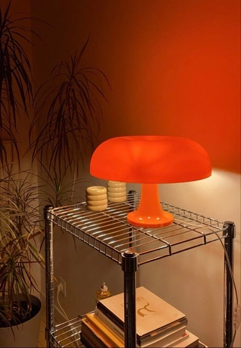 A cover of "Lights" cluster. The owner is kavrn. The cluster consists of 2 elements.