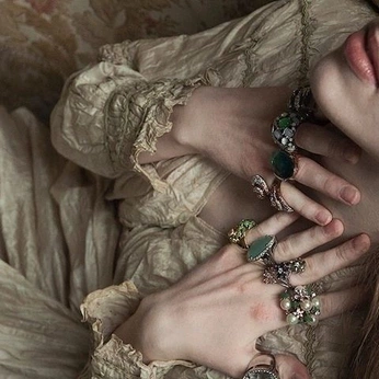 A cover of "bridgerton" cluster. The owner is sadlittlebug. The cluster consists of 1 element.