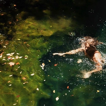 A cover of "Editorial" cluster. The owner is mattermore. The cluster consists of 2 elements.