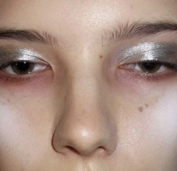 A cover of "Makeup" cluster. The owner is cc14288. The cluster consists of 3 elements.