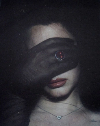 A cover of "claire obscure" cluster. The owner is drypwirk. The cluster consists of 2 elements.