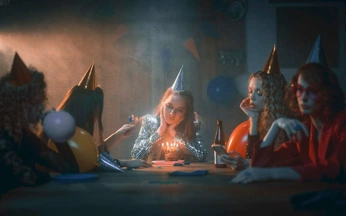 A cover of "Party" cluster. The owner is yanniii. The cluster consists of 3 elements.