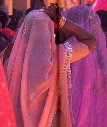 A cover of "Mendhi" cluster. The owner is simmis. The cluster consists of 1 element.