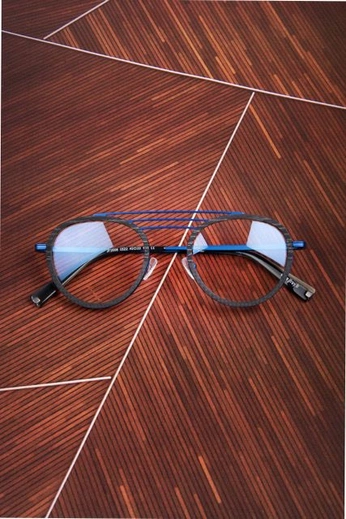 A cover of "Spectacles" cluster. The owner is unobtainium. The cluster consists of 51 elements.