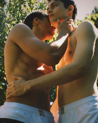 A cover of "Gay🥵" cluster. The owner is awsomenessz. The cluster consists of 7 elements.