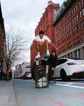 A cover of "k-swiss" cluster. The owner is eburns17. The cluster consists of 32 elements.