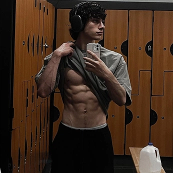 A cover of "want" cluster. The owner is downwiththeclown. The cluster consists of 382 elements.