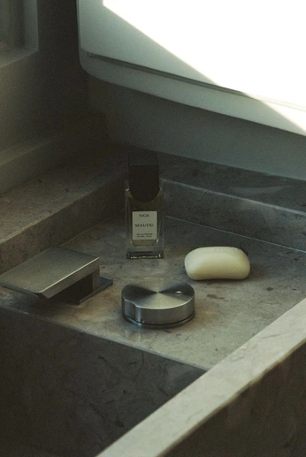 A cover of "aestethic" cluster. The owner is criisti. The cluster consists of 3 elements.