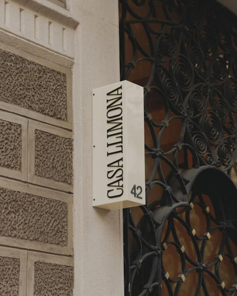 A cover of "ㆍ C A F E ㆍ" cluster. The owner is reverielumia. The cluster consists of 23 elements.