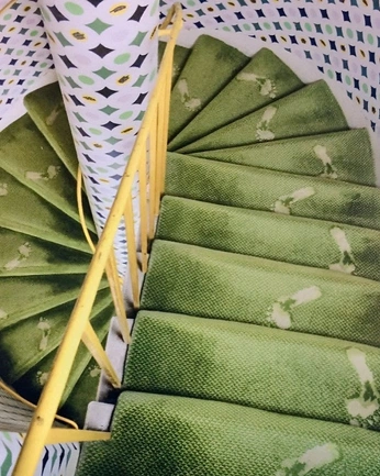 A cover of "nomad" cluster. The owner is gigette. The cluster consists of 4 elements.